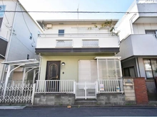 【神奈川県/川崎市川崎区桜本】川崎区桜本2丁目　中古戸建 外観：写真中央の物件