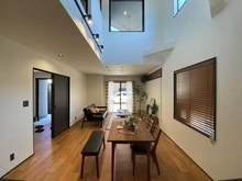 【神奈川県/横浜市鶴見区馬場】鶴見区馬場七丁目　新築戸建 リビング・ダイニング：※家具・調度品は販売価格に含まれておりません