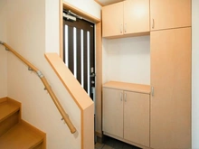 【神奈川県/横浜市鶴見区栄町通】鶴見区栄町通2丁目　中古戸建 玄関