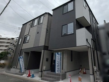【神奈川県/川崎市高津区東野川】グレイスウッド 武蔵中原 D号棟 外観：販売中のC,D,G号棟のD号棟　前道路側左から２番目　