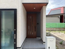 【神奈川県/川崎市川崎区昭和】川崎区昭和1丁目　2号棟　新築戸建て　 玄関