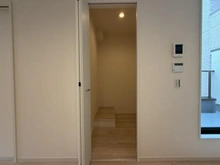 【神奈川県/川崎市川崎区鋼管通】川崎区鋼管通3丁目　 新築戸建　2号棟 収納：バルコニーの左隣の収納