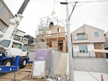 【神奈川県/横浜市鶴見区北寺尾】フォーシーズンズコート北寺尾II No.8 建築中の外観:全18区画
写真中央の物件