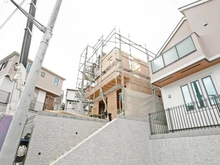 【神奈川県/横浜市鶴見区北寺尾】フォーシーズンズコート北寺尾II No.8 建築中の外観:全18区画
写真中央の物件