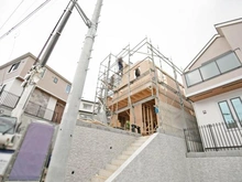 【神奈川県/横浜市鶴見区北寺尾】フォーシーズンズコート北寺尾II No.8 建築中の外観:全18区画
写真中央の物件