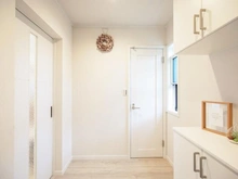 【神奈川県/横浜市鶴見区北寺尾】フォーシーズンズコート北寺尾II No.12 廊下:玄関前の廊下 ※家具・調度品は販売価格に含まれておりません