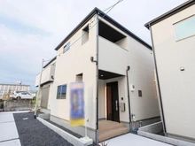 【大阪府/茨木市宿川原町】茨木市宿川原町1期2号地　新築戸建 外観：全3区画　写真中央