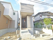 【大阪府/高槻市西冠】高槻市西冠1期2号棟　新築戸建 建築中の外観：全2棟
右側