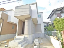 【大阪府/高槻市西冠】高槻市西冠1期2号棟　新築戸建 建築中の外観：全2棟
右側