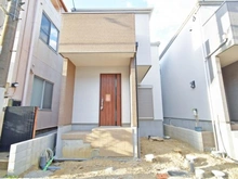 【大阪府/高槻市西冠】高槻市西冠1期1号棟　新築戸建 建築中の外観：全2棟
左側