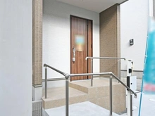 【大阪府/高槻市西冠】高槻市西冠1期1号棟　新築戸建 アプローチ