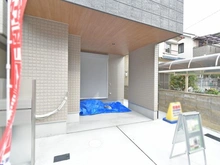 【大阪府/高槻市月見町】高槻市月見町　新築戸建 アプローチ