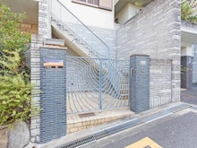 【大阪府/茨木市北春日丘】茨木市北春日丘　中古戸建 アプローチ