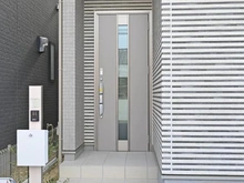 【大阪府/高槻市柱本新町】高槻市柱本新町　A号棟 アプローチ：全2区画（右側）