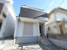 【大阪府/高槻市東上牧】高槻市東上牧3丁目　新築戸建2号棟 外観：全2区画（右側　写真中央）