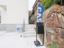 【大阪府/茨木市山手台】茨木市山手台五丁目　戸建2号地 アプローチ：全2区画　右側