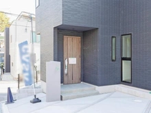 【大阪府/茨木市北春日丘】茨木市北春日丘2丁目　戸建 アプローチ