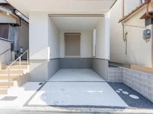 【大阪府/高槻市氷室町】高槻市氷室町五丁目　新築戸建　1号棟 アプローチ