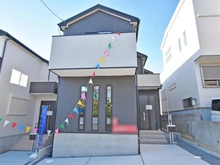 【大阪府/高槻市安岡寺町】高槻市安岡寺町2丁目　1号棟　新築戸建 外観：全2区画（真ん中）