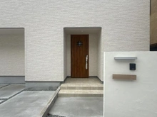 【大阪府/高槻市清水台】高槻市清水台一丁目　新築戸建 アプローチ
