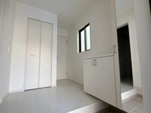 【大阪府/高槻市東五百住町】大阪府高槻市東五百住町1期1号棟 新築戸建 玄関