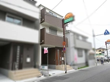 【大阪府/高槻市昭和台町】高槻昭和台町2丁目　戸建 C号棟 外観：全4区画（写真真ん中）