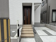 【大阪府/高槻市藤の里町】高槻市藤の里町 新築戸建 玄関