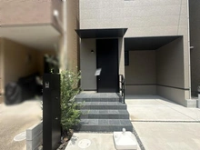 【大阪府/高槻市東五百住町】高槻市東五百町二丁目　戸建 アプローチ