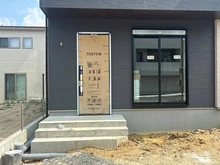 【大阪府/枚方市長尾東町】枚方市長尾東町1丁目 新築戸建A号地 建築中の外観：全2区画（左側）