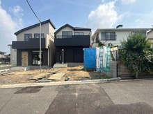 【大阪府/枚方市長尾東町】枚方市長尾東町1丁目 新築戸建B号棟 建築中の外観：全2区画（右側）