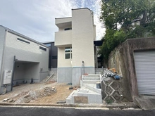 【大阪府/高槻市安岡寺町】高槻市安岡寺町五丁目　戸建　3号地 建築中の外観：全3区画（右側）
