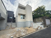 【大阪府/高槻市安岡寺町】高槻市安岡寺町五丁目　戸建　3号地 建築中の外観：全3区画（右側）