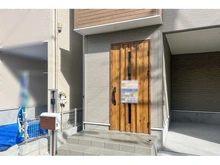 【大阪府/高槻市西町】高槻市第5西町　2棟　新築戸建 玄関