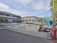 【東京都/練馬区富士見台】練馬区富士見台1期　1号棟 建築中の外観：全3棟／一番左