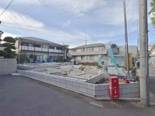 【東京都/練馬区富士見台】練馬区富士見台1期　1号棟 建築中の外観：全3棟／一番左