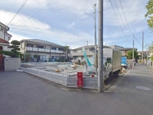 【東京都/練馬区富士見台】練馬区富士見台1期　1号棟 建築中の外観：全3棟／一番左