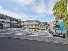 【東京都/練馬区富士見台】練馬区富士見台1期　2号棟 建築中の外観：全3棟／中央