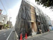 【東京都/目黒区碑文谷】目黒区碑文谷1丁目　新築戸建A号棟 建築中の外観：２棟現場　写真中央