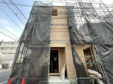 【東京都/目黒区碑文谷】目黒区碑文谷1丁目　新築戸建A号棟 建築中の外観：２棟現場　写真中央