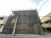 【東京都/目黒区碑文谷】目黒区碑文谷1丁目　新築戸建A号棟 建築中の外観：２棟現場　写真中央