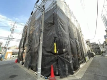 【東京都/目黒区碑文谷】目黒区碑文谷1丁目　新築戸建B号棟 建築中の外観：２棟現場(手前がB号棟)