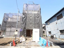 【東京都/荒川区町屋】町屋6期　1号棟 建築中の外観：全2区画、全2棟現場、1号棟　右側