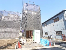 【東京都/荒川区町屋】町屋6期　1号棟 建築中の外観：全2区画、全2棟現場、1号棟　右側
