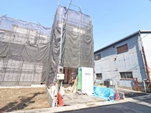 【東京都/荒川区町屋】町屋6期　1号棟 建築中の外観：全2区画、全2棟現場、1号棟　写真中央
