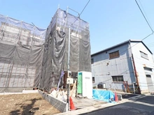 【東京都/荒川区町屋】町屋6期　1号棟 建築中の外観：全2区画、全2棟現場、1号棟　写真中央