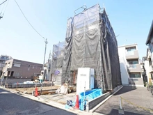 【東京都/荒川区町屋】町屋6期　1号棟 建築中の外観：全2区画、全2棟現場、1号棟　写真中央