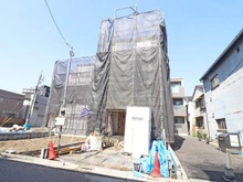 【東京都/荒川区町屋】町屋6期　1号棟 建築中の外観：全2区画、全2棟現場、1号棟　写真中央