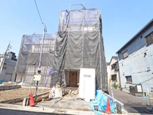【東京都/荒川区町屋】町屋6期　1号棟 建築中の外観：全2区画、全2棟現場、1号棟　写真中央