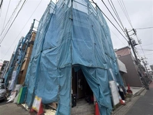 【東京都/大田区南蒲田】大田区南蒲田1丁目新築戸建No.2 建築中の外観：全3棟・真ん中