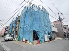 【東京都/大田区南蒲田】大田区南蒲田1丁目新築戸建No.3 建築中の外観：全3棟／手前側